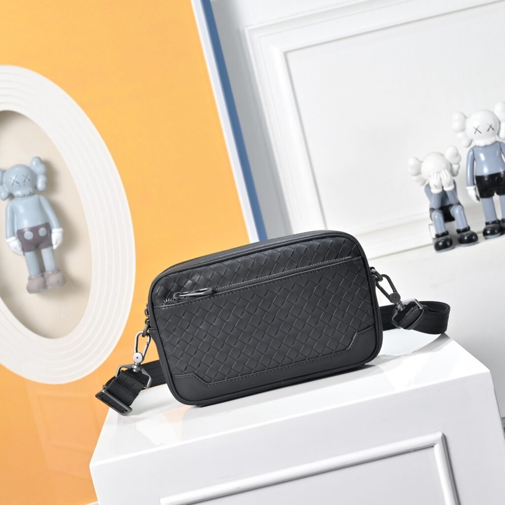 Bottega Veneta Sacoche Intrecciato double zip noire
