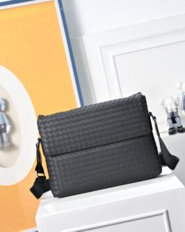 Bottega Veneta Sacoche Intrecciato à rabat noire