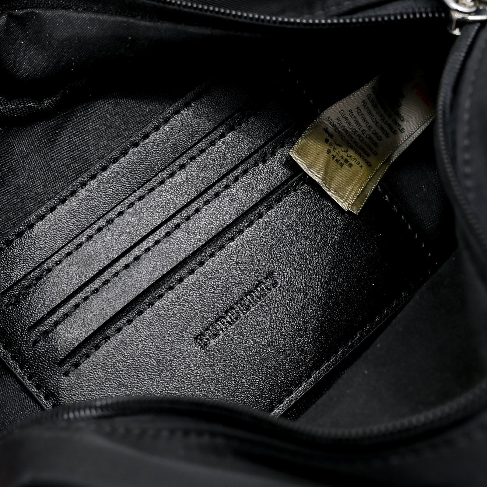 Burberry Sacoche noire à logo oversize