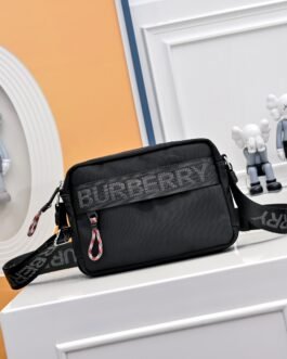 Burberry Sacoche noire à bande logo