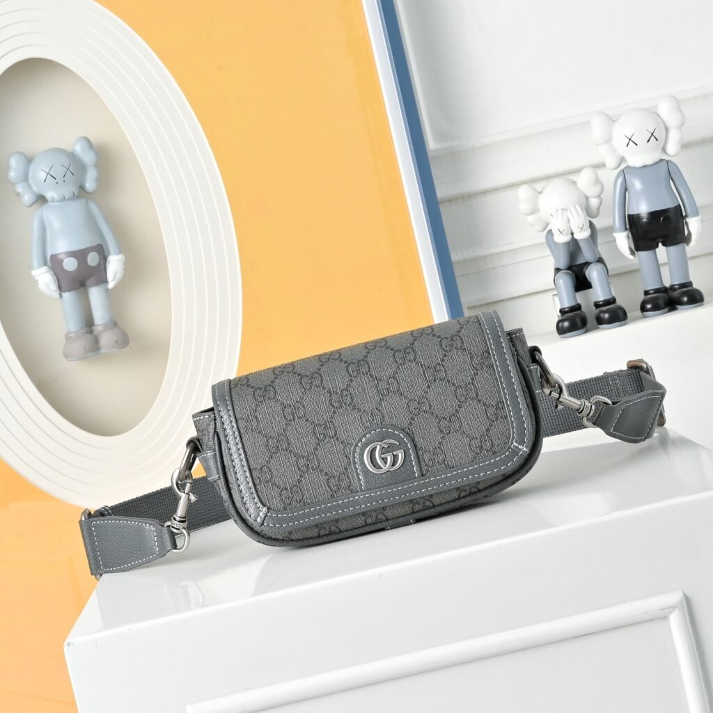 Gucci Sacoche GG Supreme noire