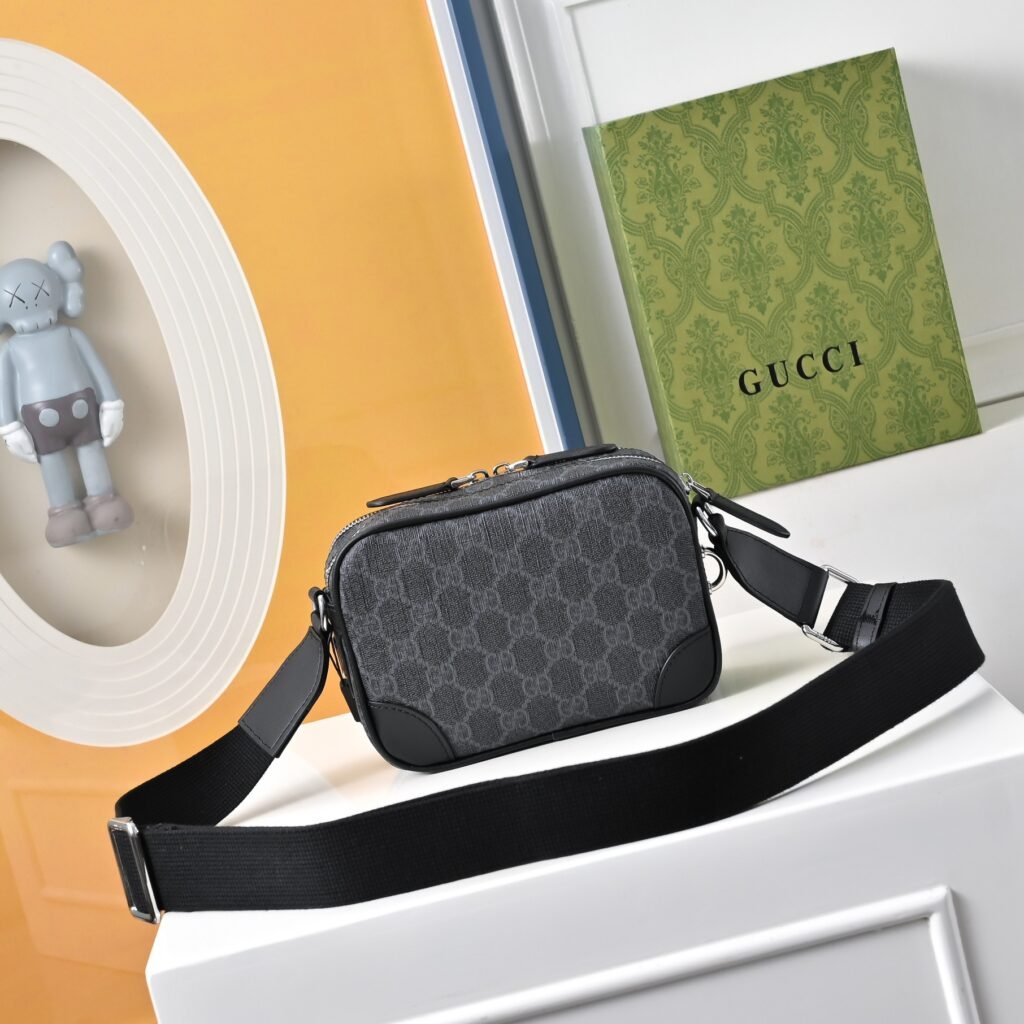 Gucci Sacoche GG noire à bandoulière bicolore