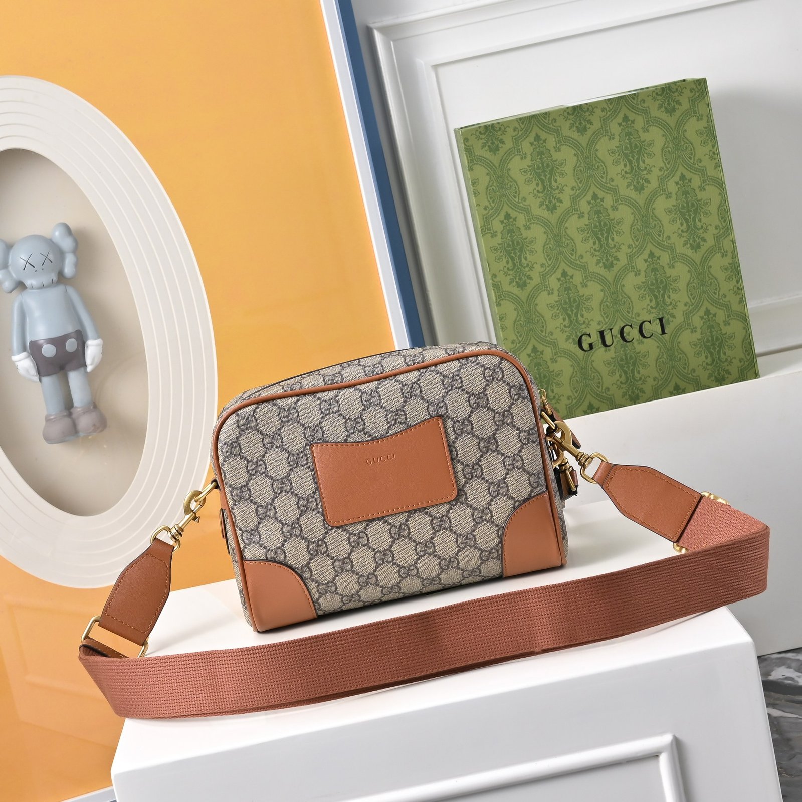 Gucci Sacoche GG beige à finitions cuir marron