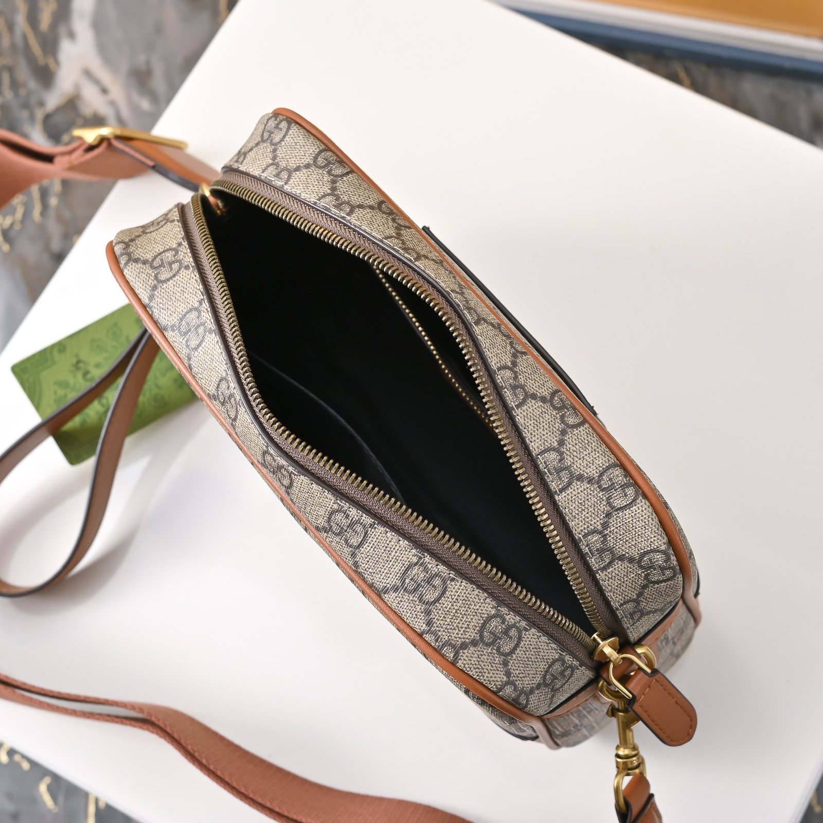 Gucci Sacoche GG beige à finitions cuir marron