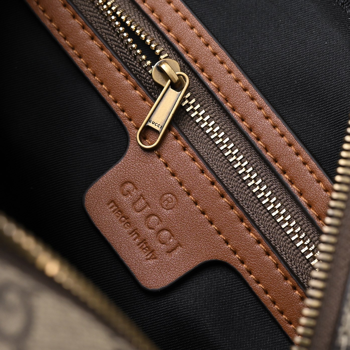Gucci Sacoche GG beige à finitions cuir marron