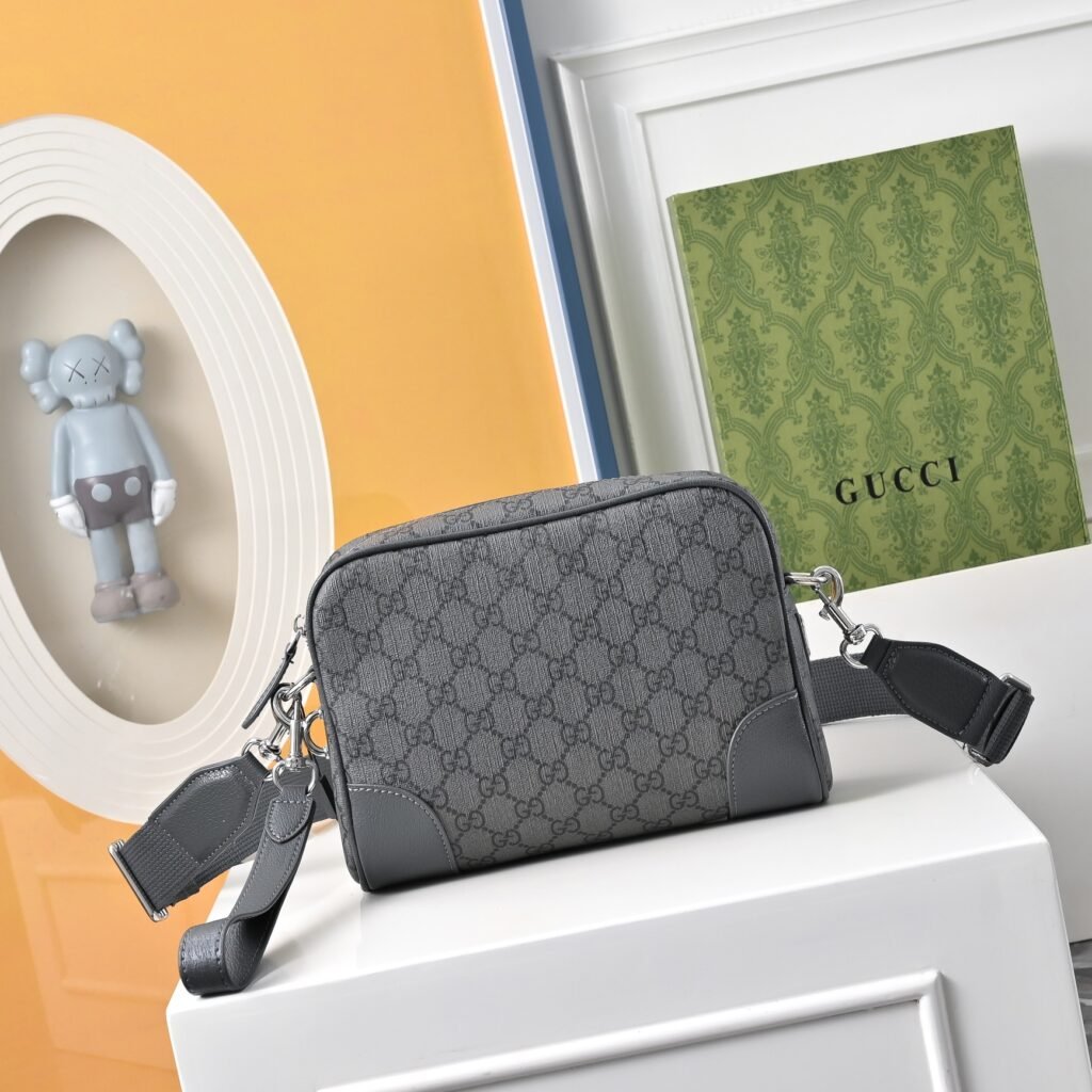 Gucci Sacoche GG noire à double zip