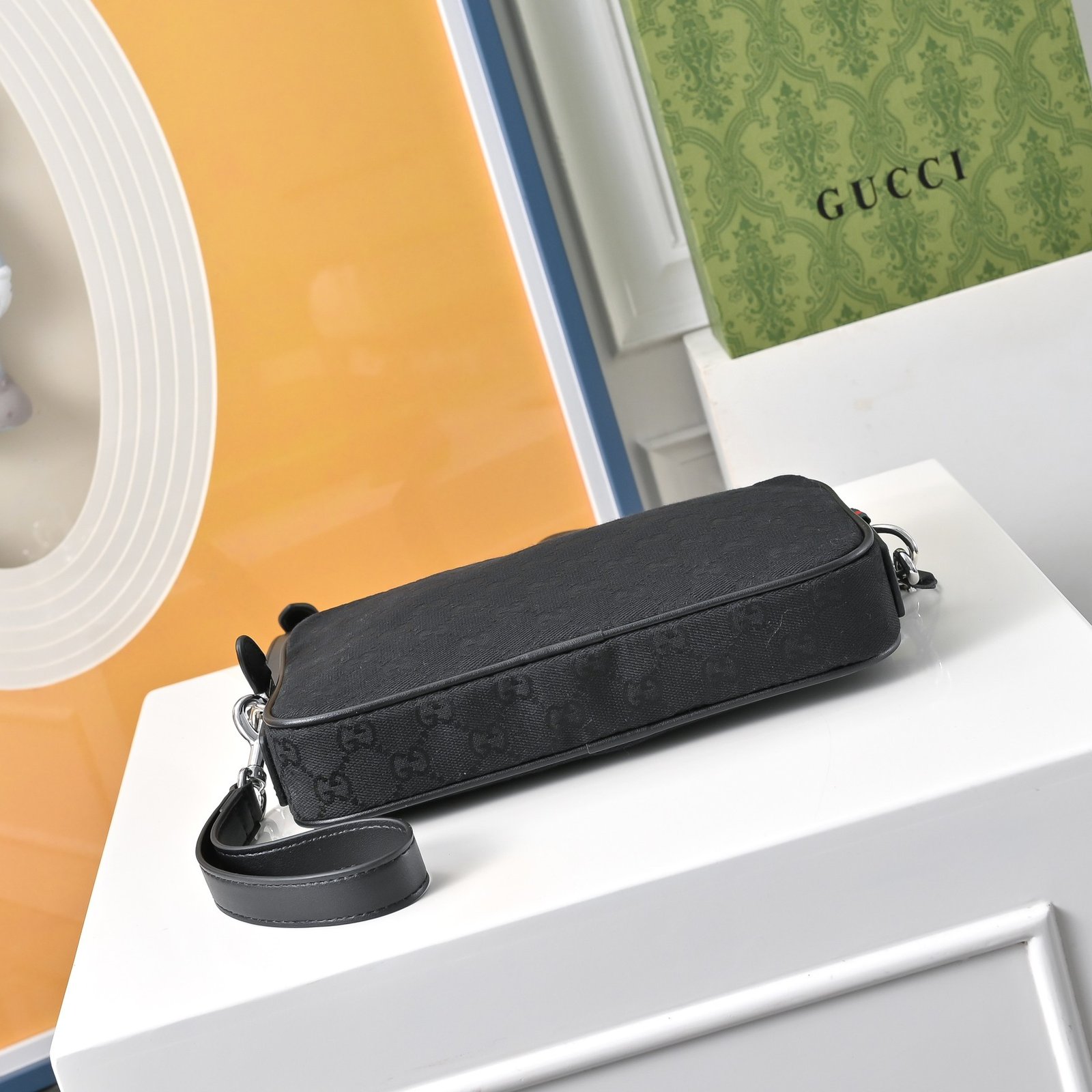 Gucci Sacoche noire grainée