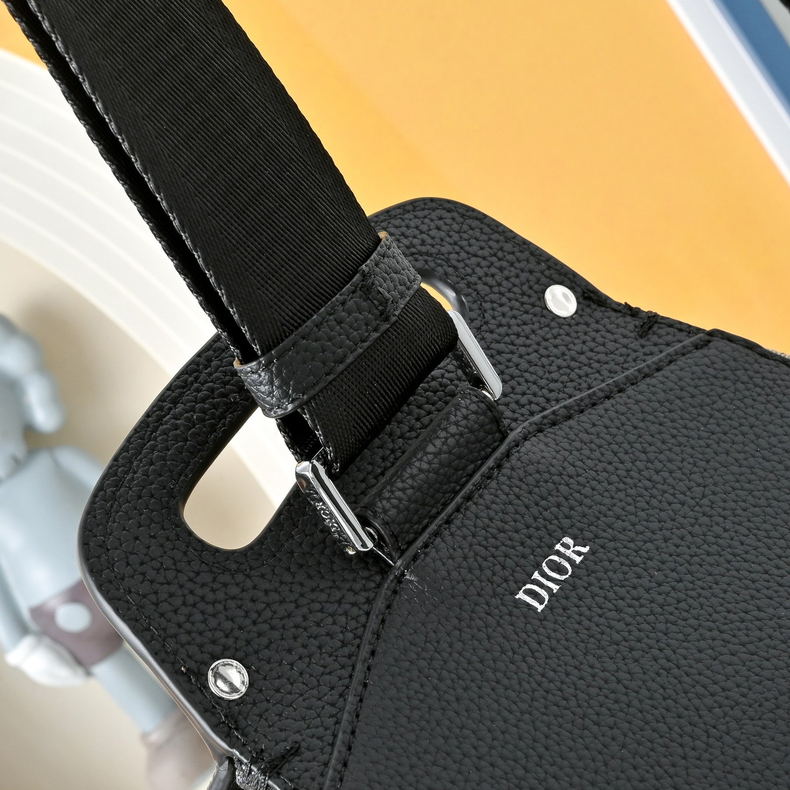 Dior Sacoche Saddle verticale noire à boucle