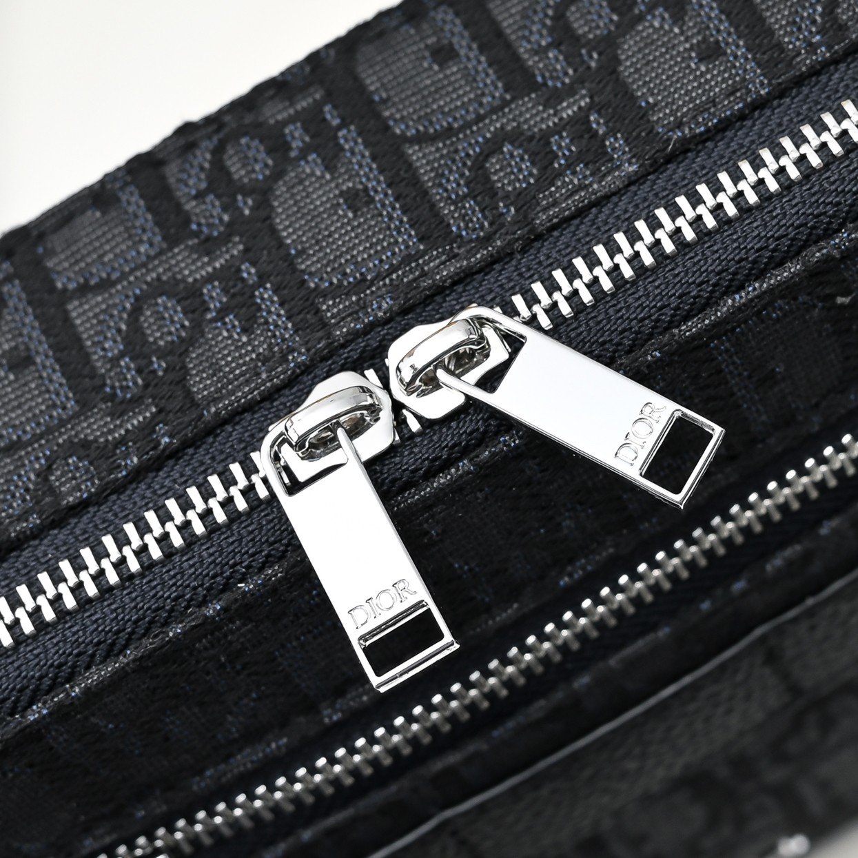 Dior Sacoche noire à bande Dior