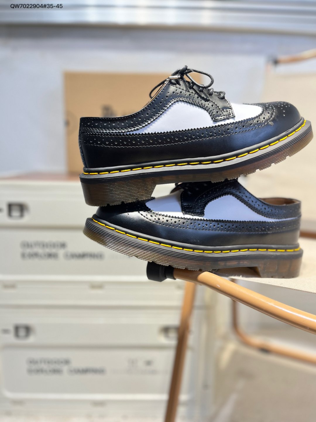 Dr. Martens chaussures basses à semelle crantée