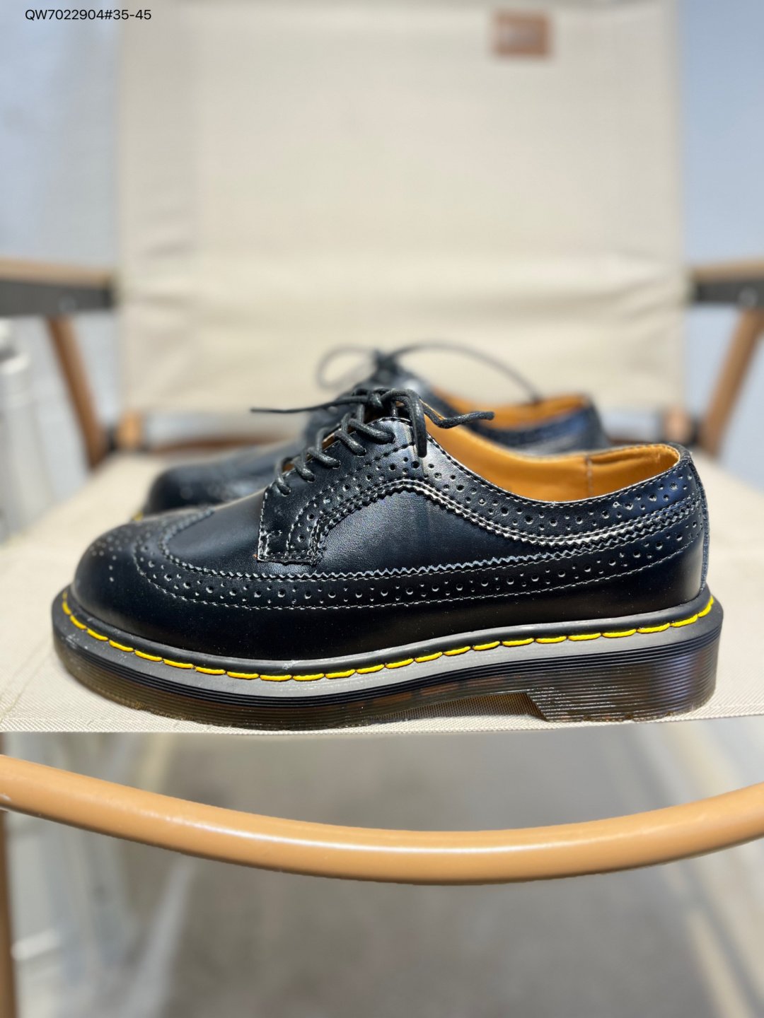 Dr. Martens chaussures basses à semelle crantée