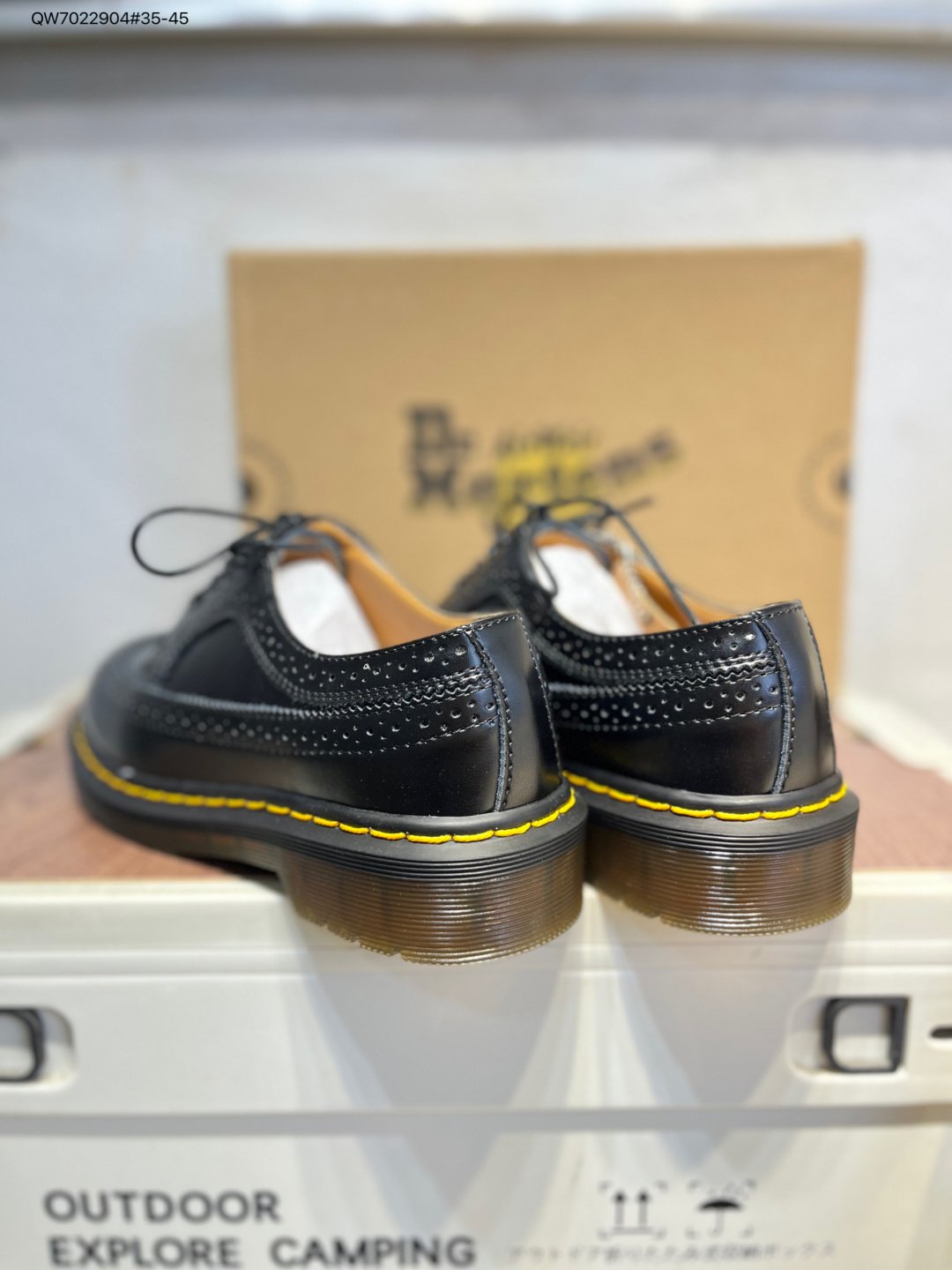Dr. Martens chaussures basses à semelle crantée