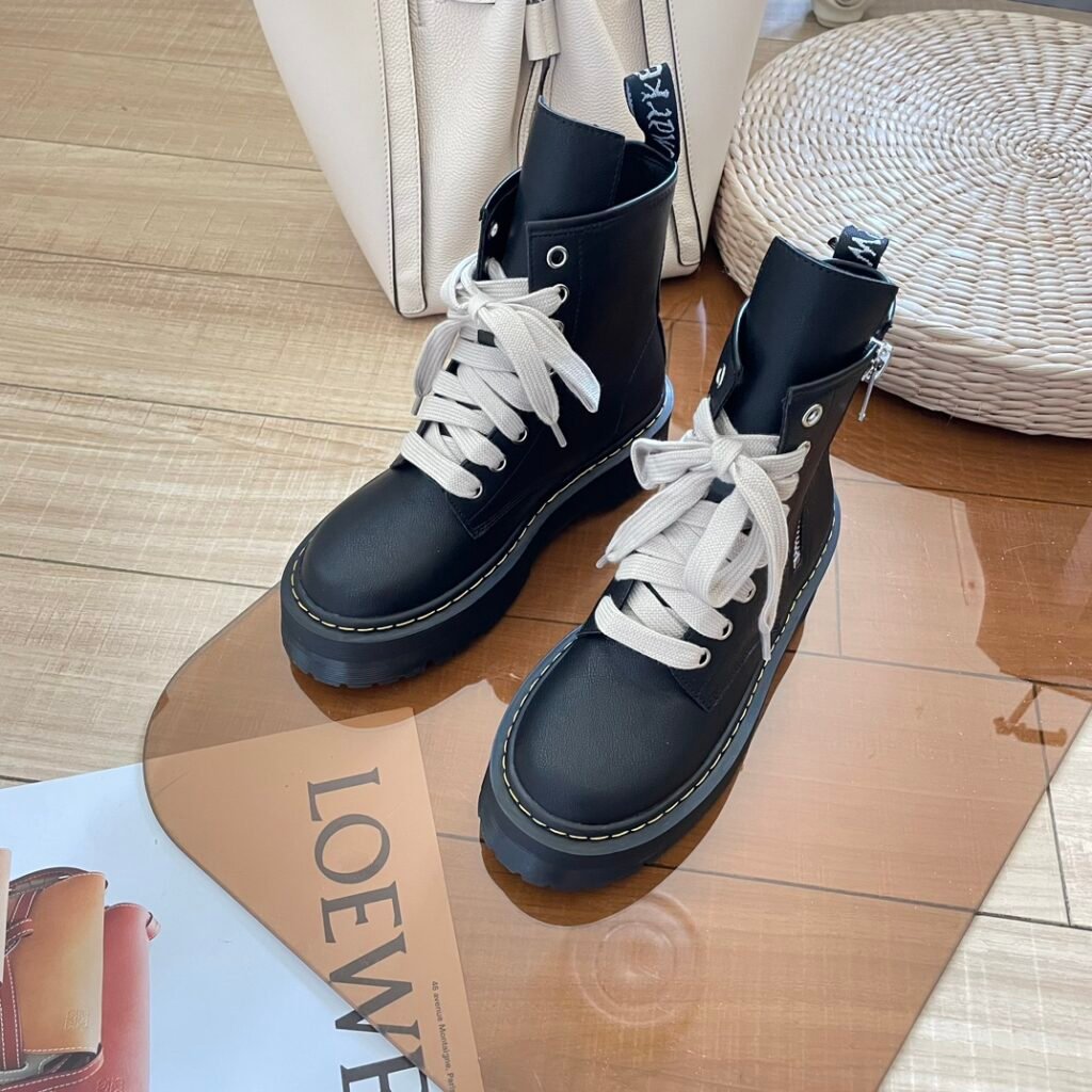 Dr. Martens bottines montantes à lacets contrastés
