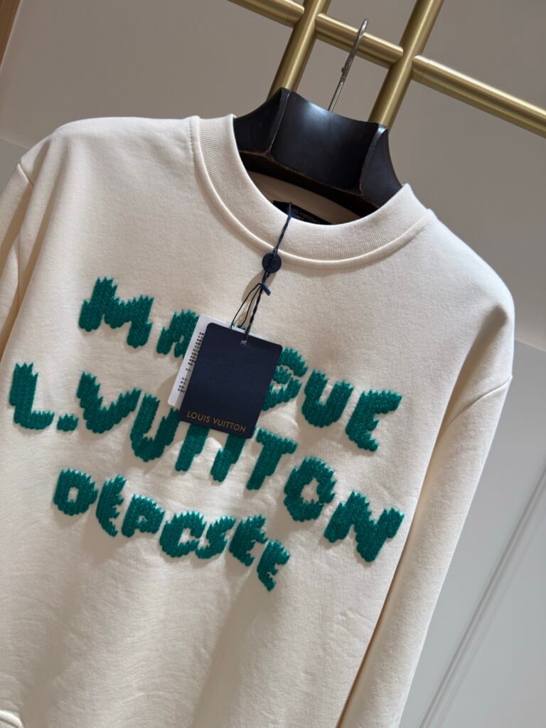 Louis Vuitton Marque L. Vuitton Déposée LV brodé