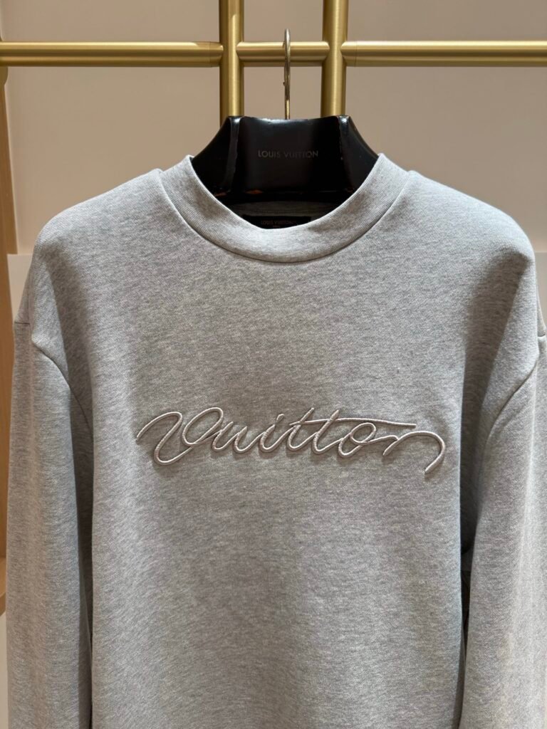 Louis Vuitton Vuitton signature brodée