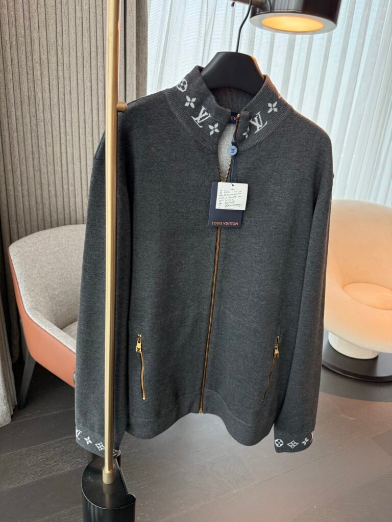 Louis Vuitton Monogram gilet zippé col montant
