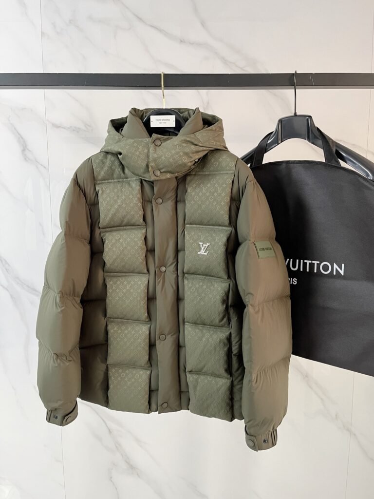 Louis Vuitton Monogram Mix doudoune à capuche