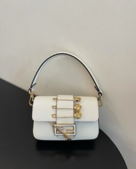 Fendi Mini sac blanc à bandoulière et fermoir doré