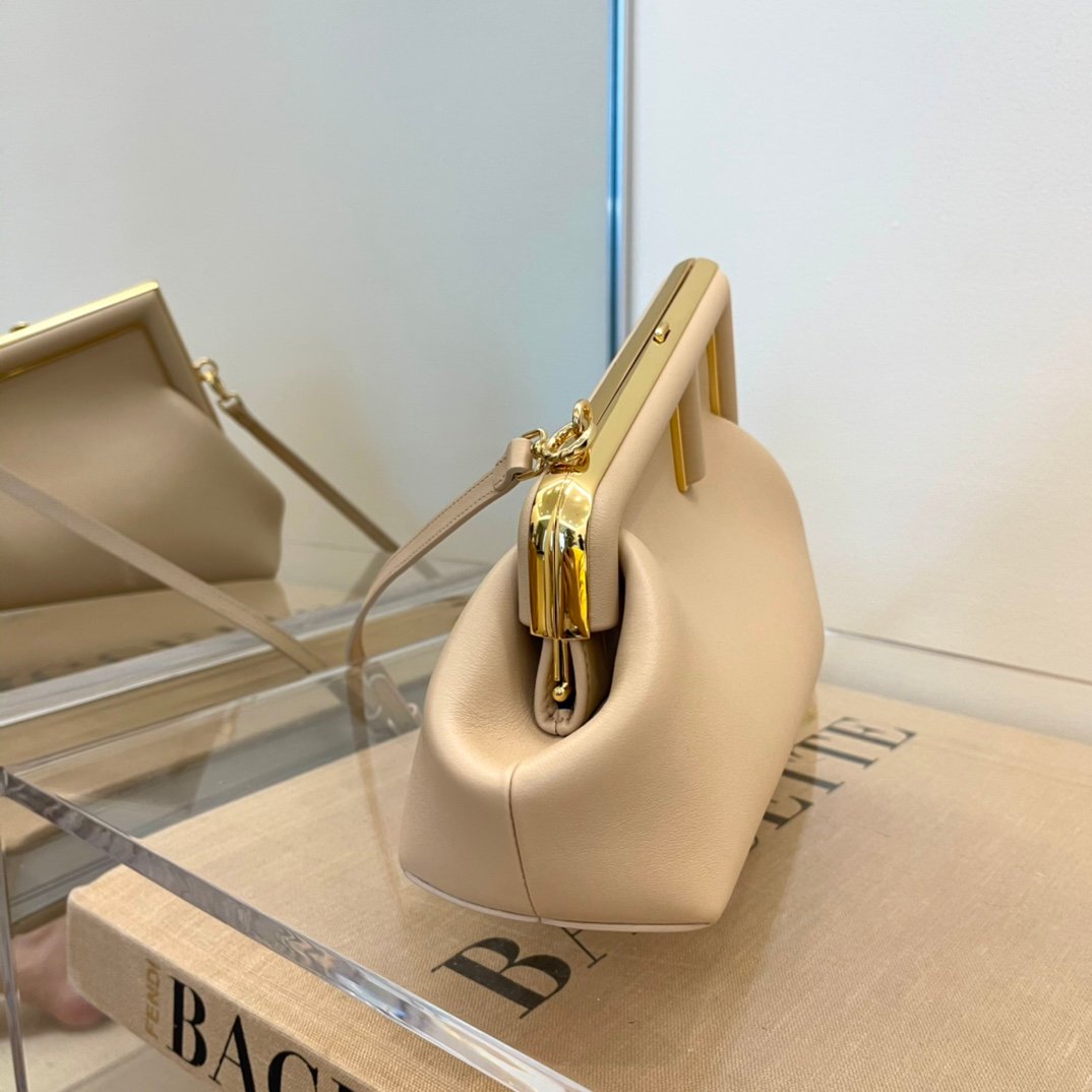 Fendi First petit sac ivoire