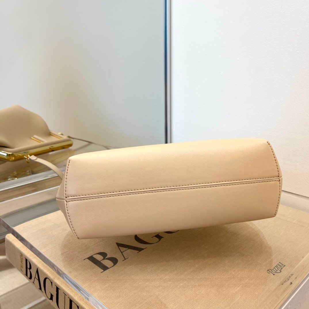 Fendi First petit sac ivoire
