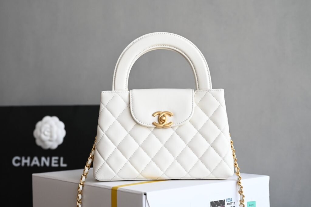 Chanel Coco Handle matelassé blanc