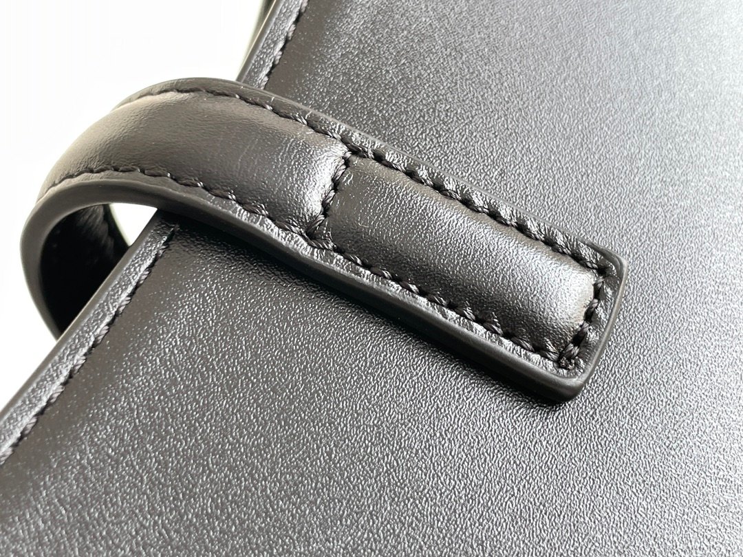 Saint Laurent Le 5 à 7 noir Cassandre