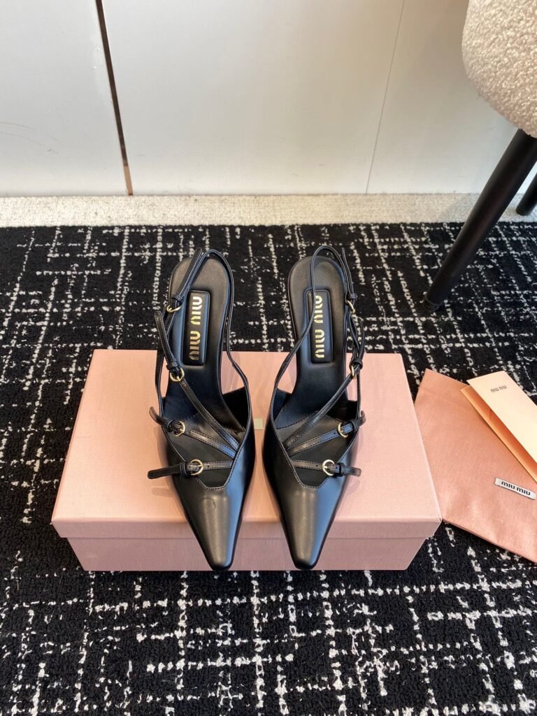 Miu Miu Escarpins slingback pointus noirs à nœud