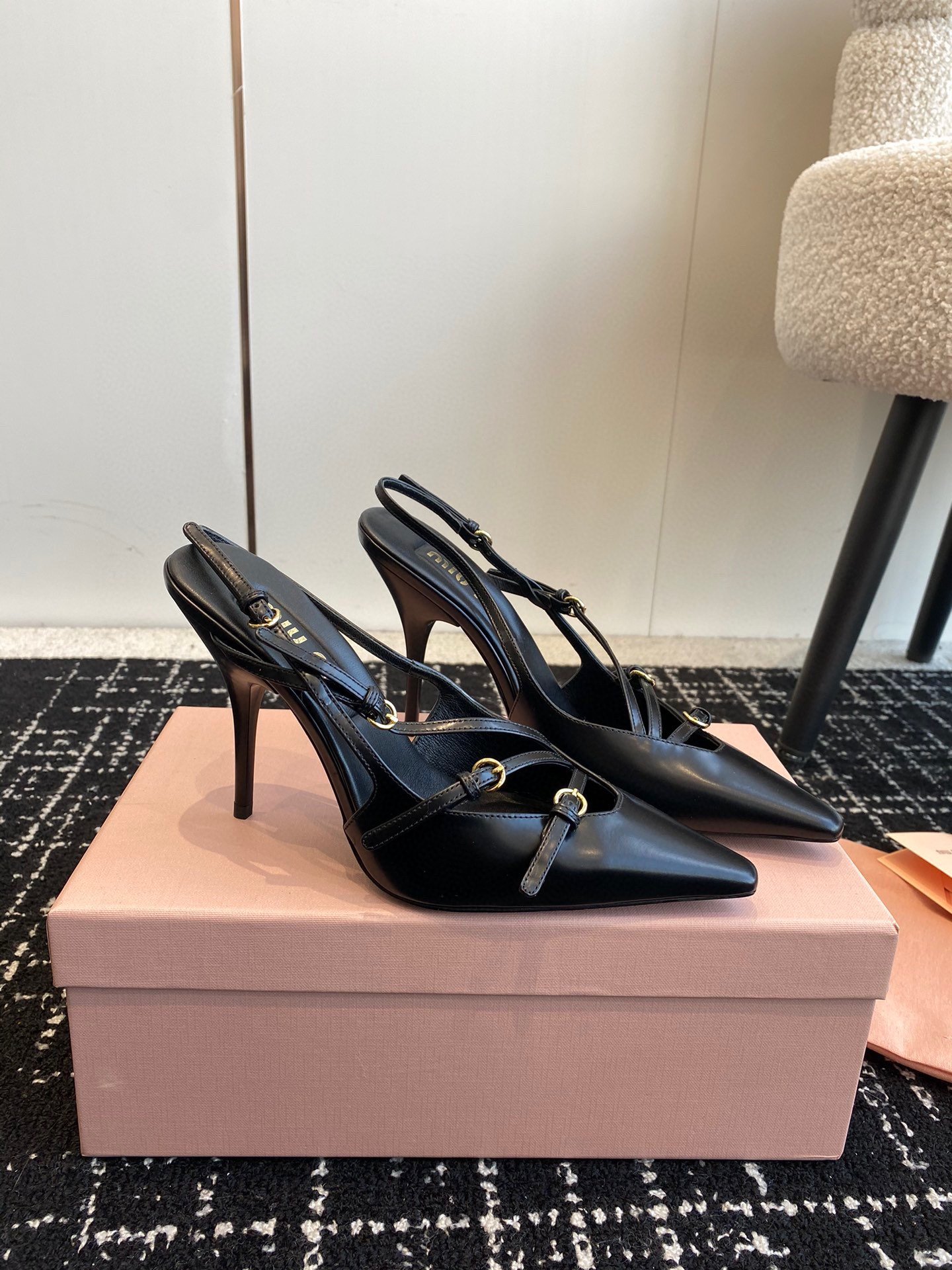 Miu Miu Escarpins slingback pointus noirs à nœud