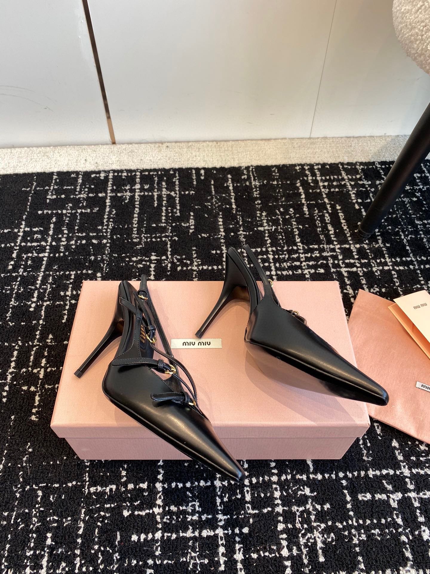 Miu Miu Escarpins slingback pointus noirs à nœud