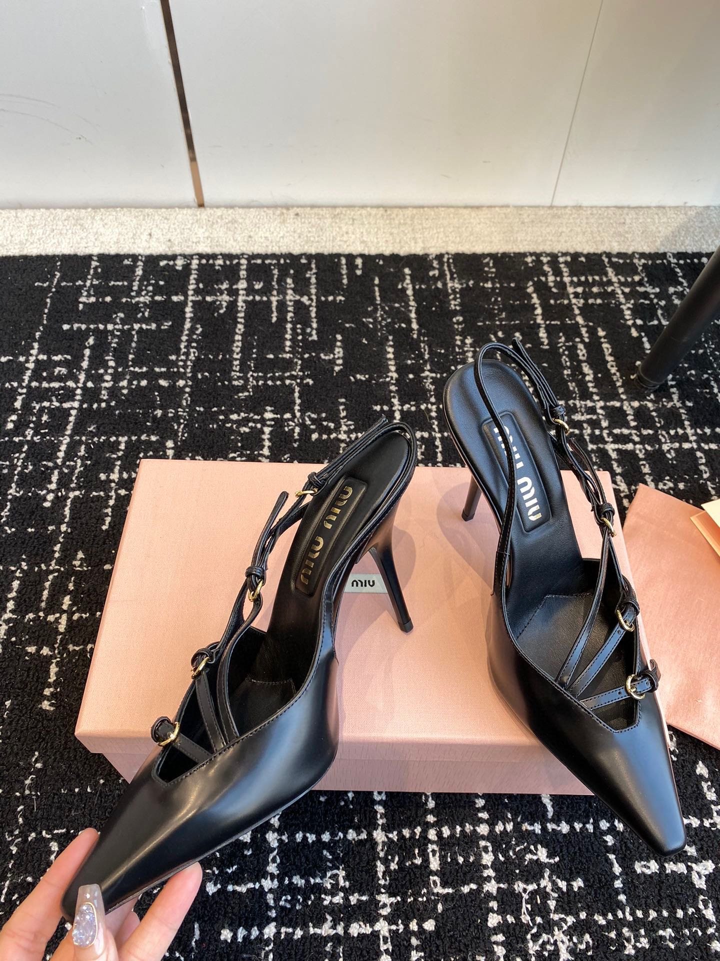 Miu Miu Escarpins slingback pointus noirs à nœud