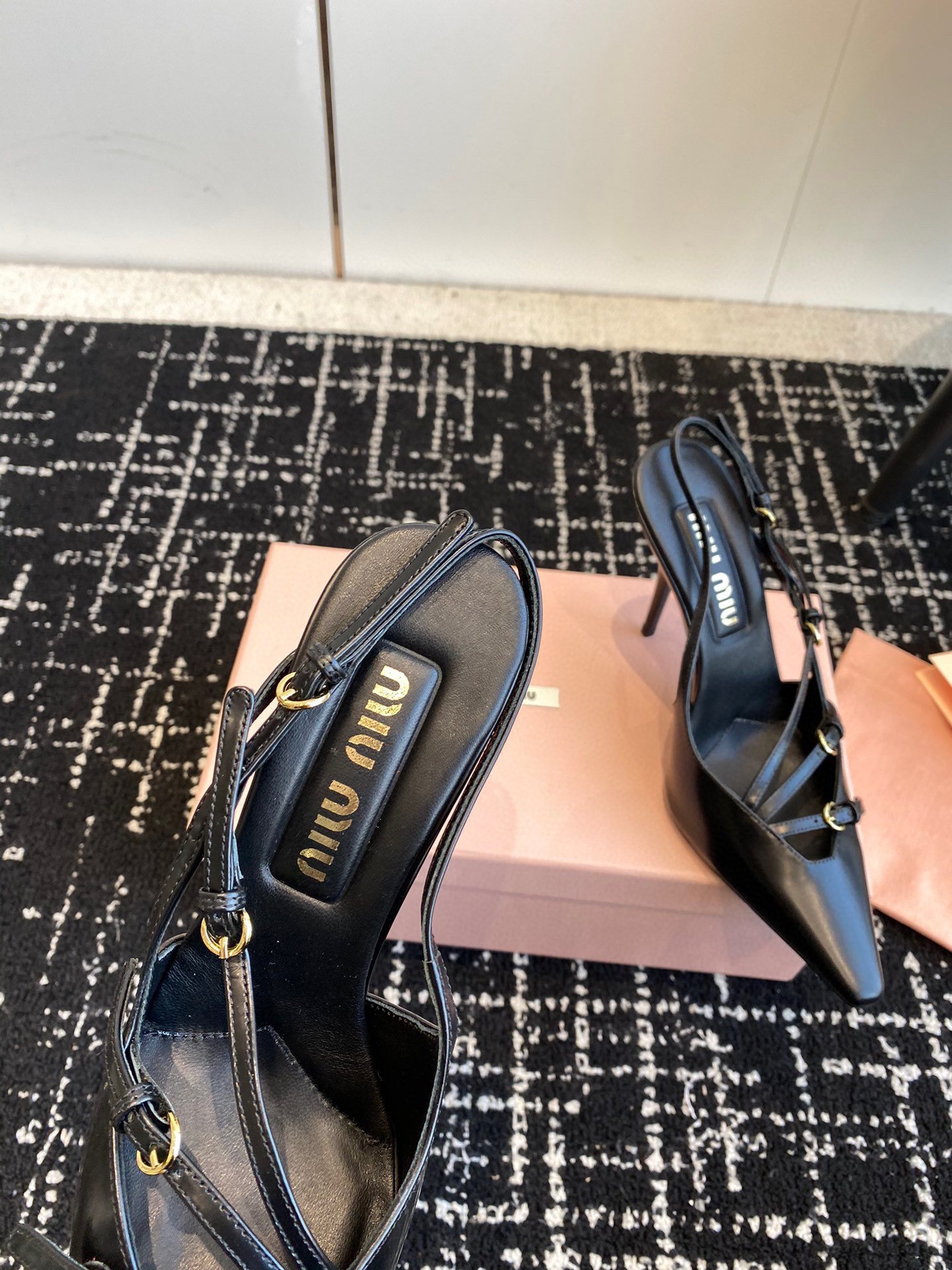Miu Miu Escarpins slingback pointus noirs à nœud