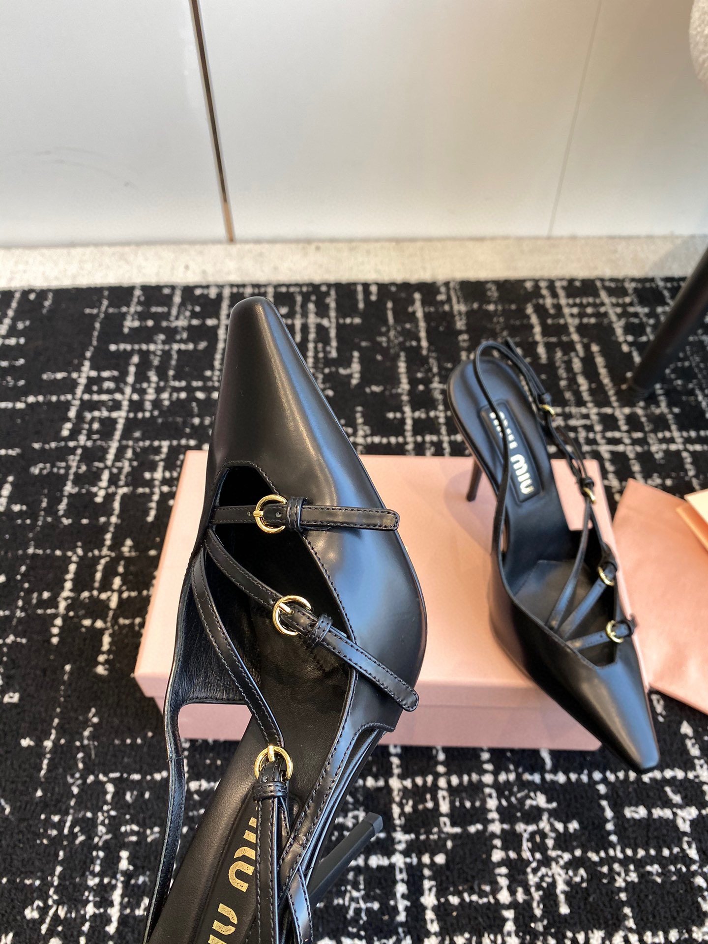 Miu Miu Escarpins slingback pointus noirs à nœud
