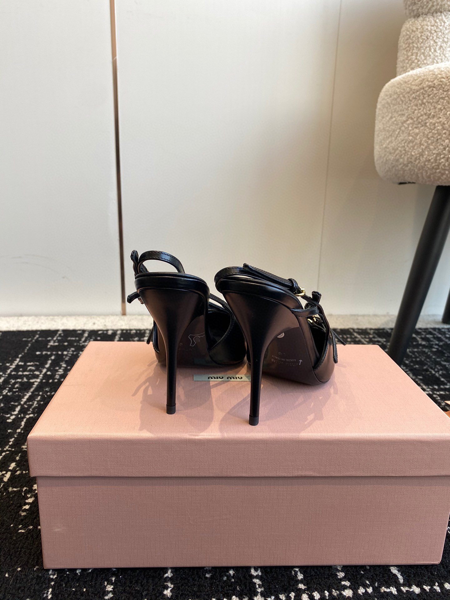Miu Miu Escarpins slingback pointus noirs à nœud