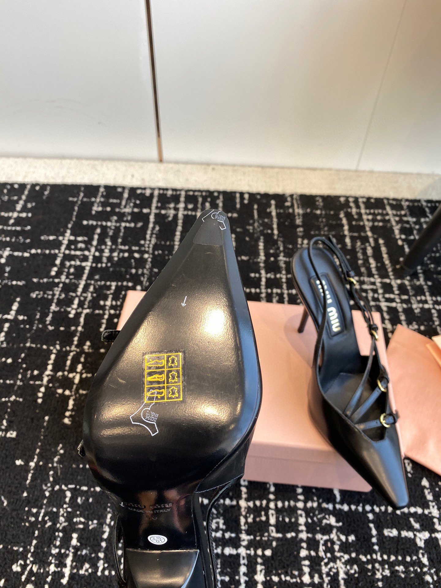 Miu Miu Escarpins slingback pointus noirs à nœud
