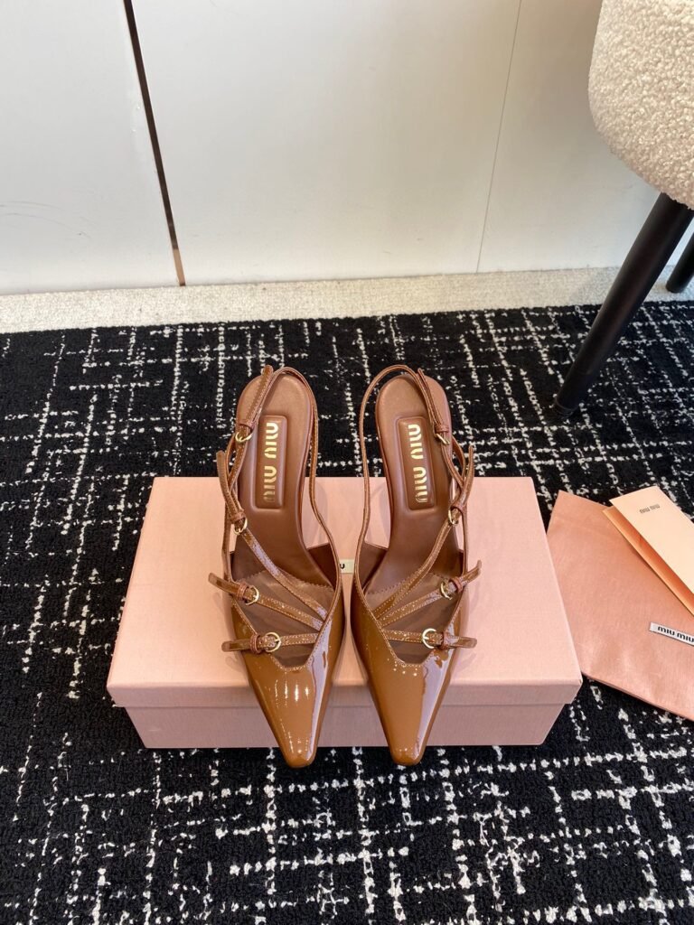 Miu Miu Escarpins slingback pointus camel à nœud
