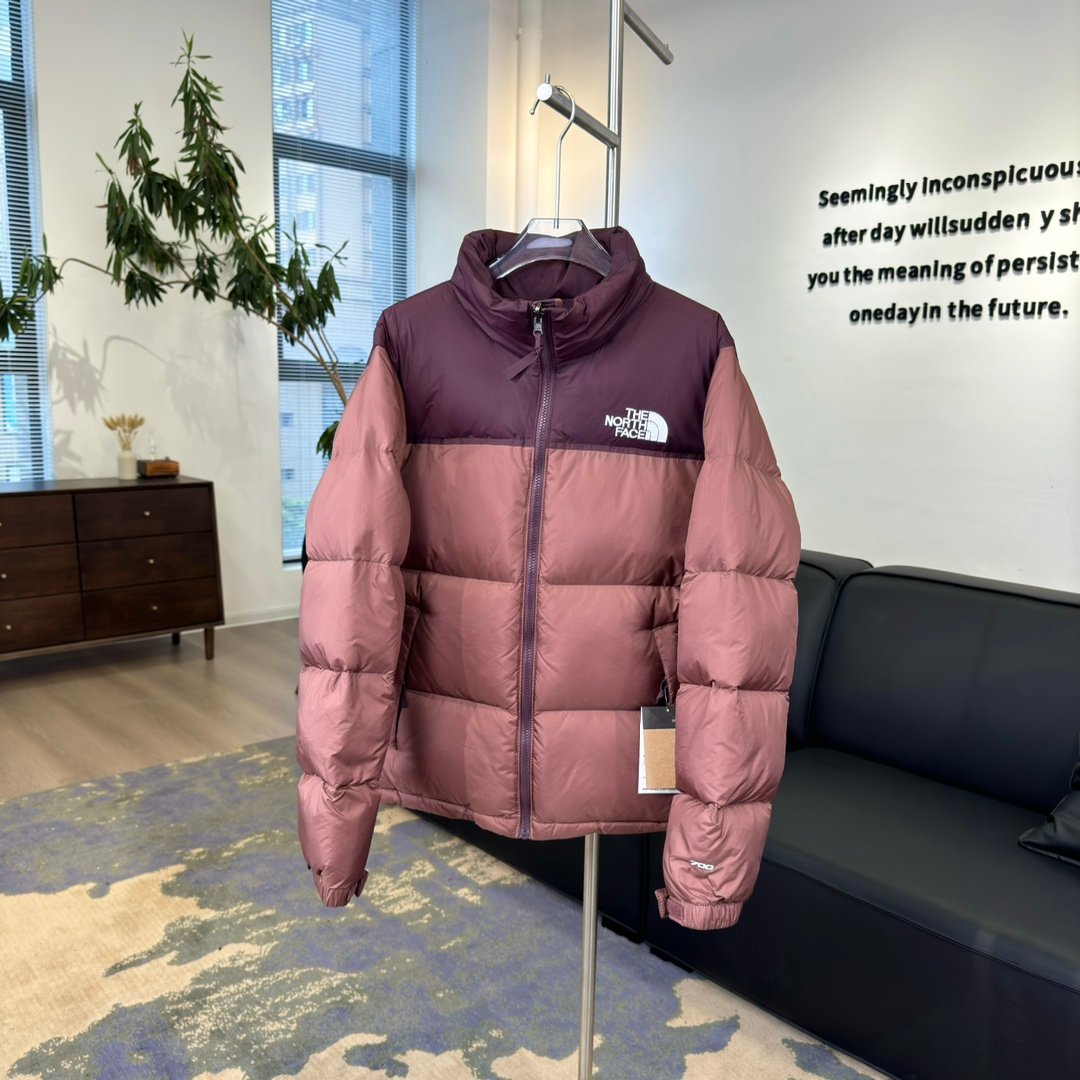 The North Face Doudoune Nuptse bordeaux et rose