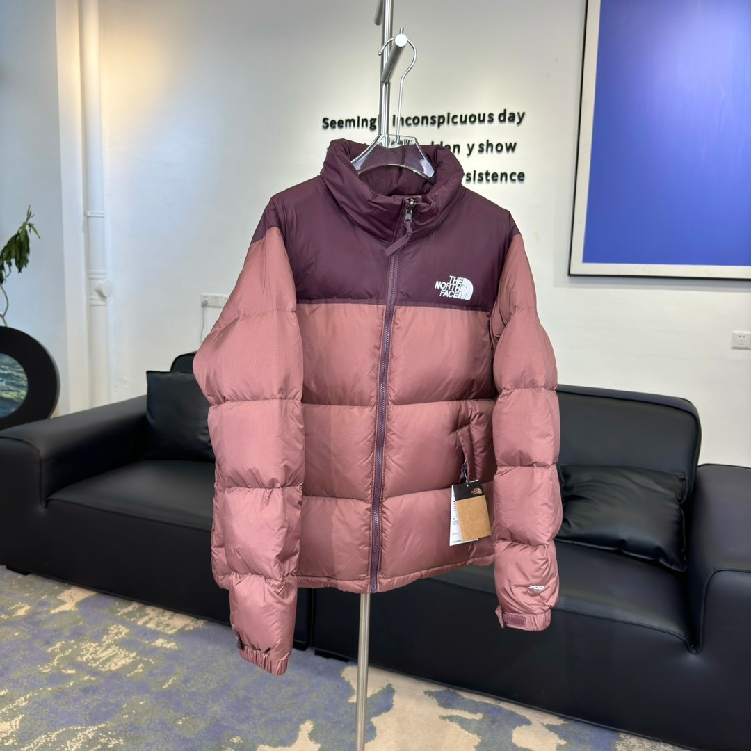 The North Face Doudoune Nuptse bordeaux et rose