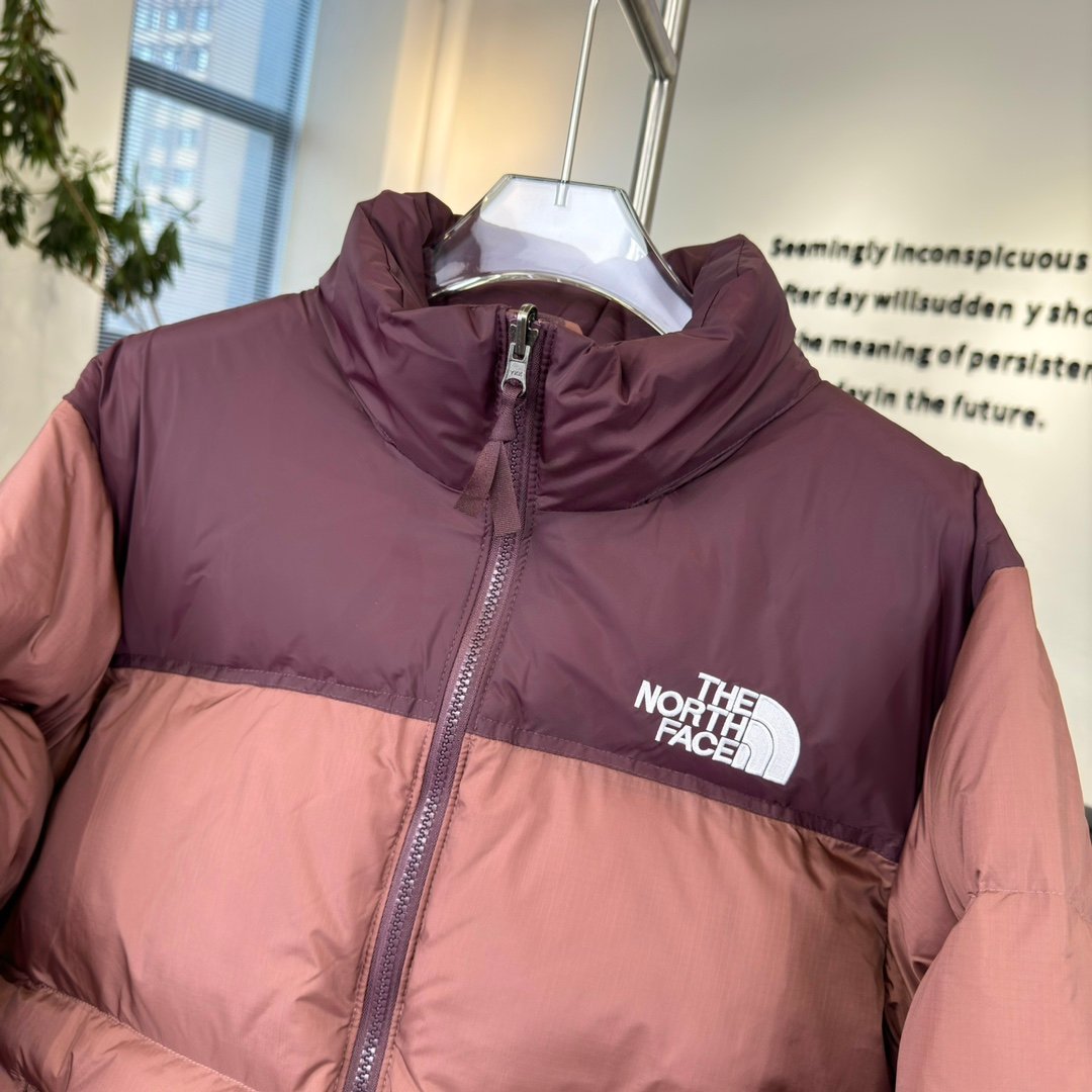 The North Face Doudoune Nuptse bordeaux et rose