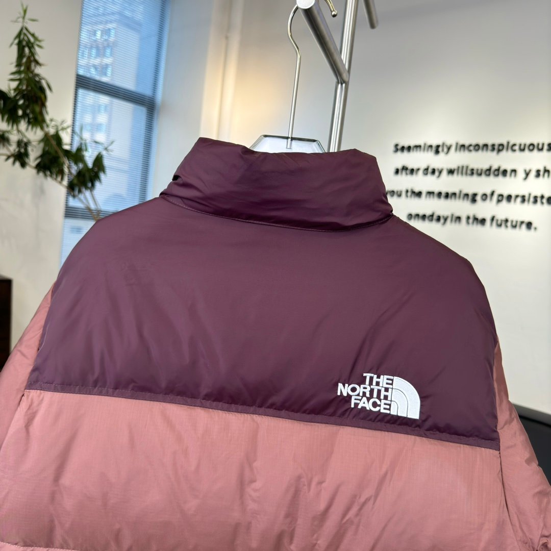 The North Face Doudoune Nuptse bordeaux et rose