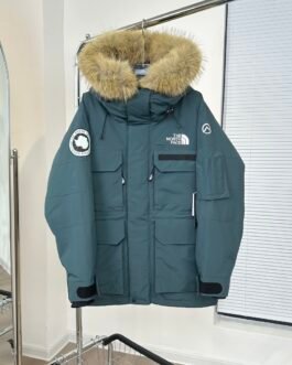 The North Face Parka Expedition vert foncé à capuche fourrée