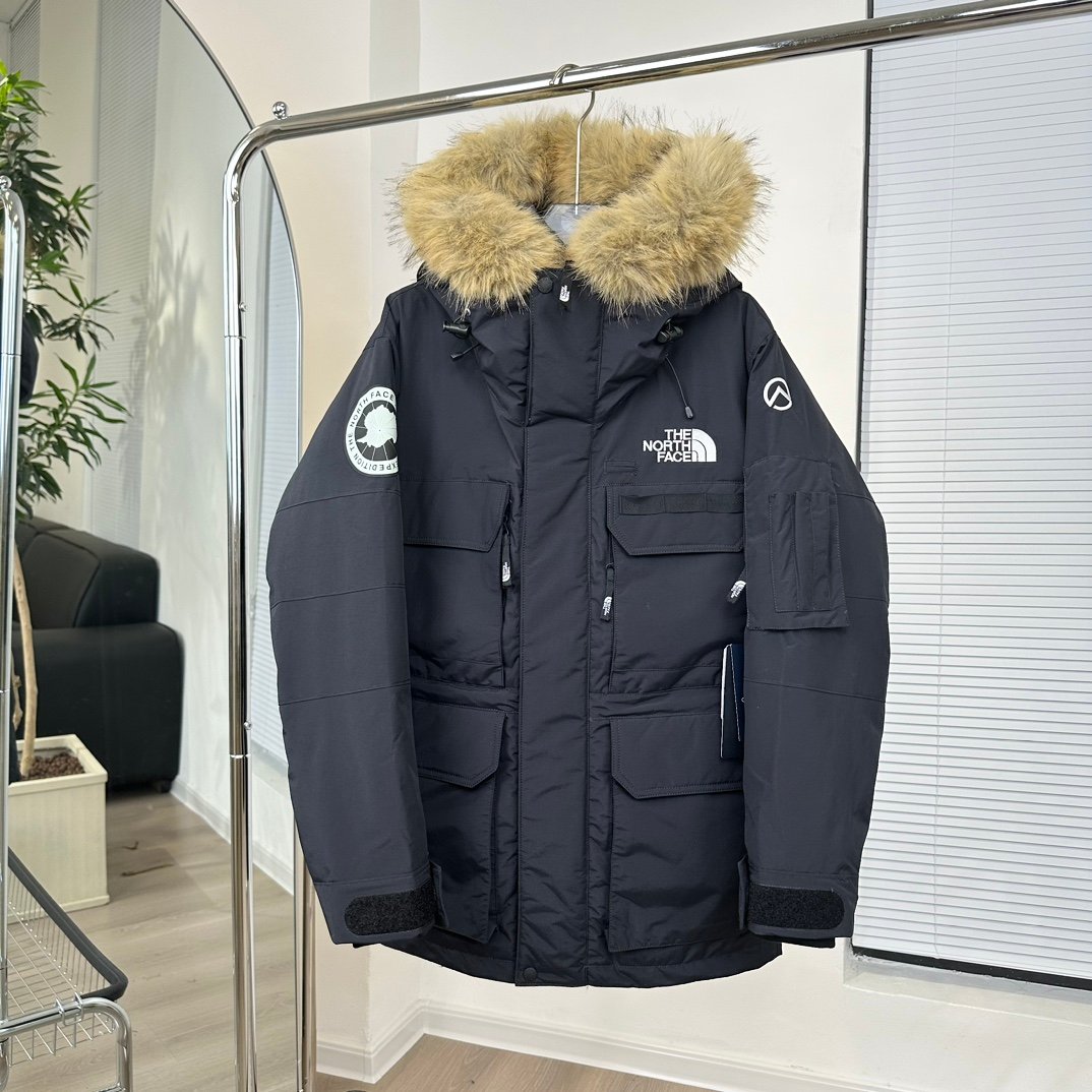 The North Face Parka Expedition noire à capuche fourrée