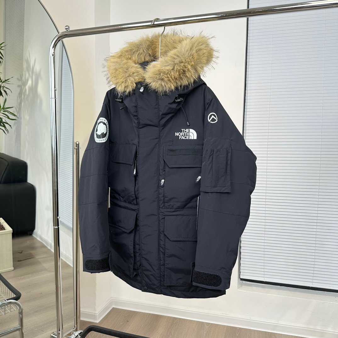 The North Face Parka Expedition noire à capuche fourrée