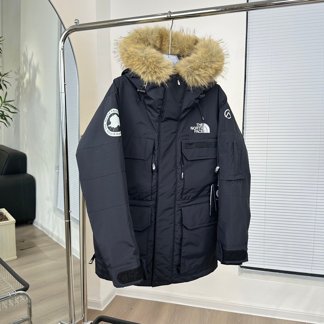 The North Face Parka Expedition noire à capuche fourrée