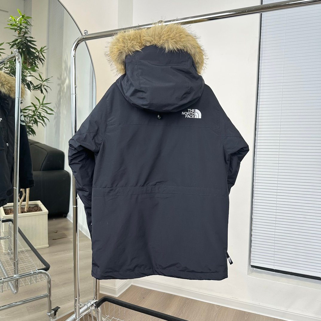 The North Face Parka Expedition noire à capuche fourrée