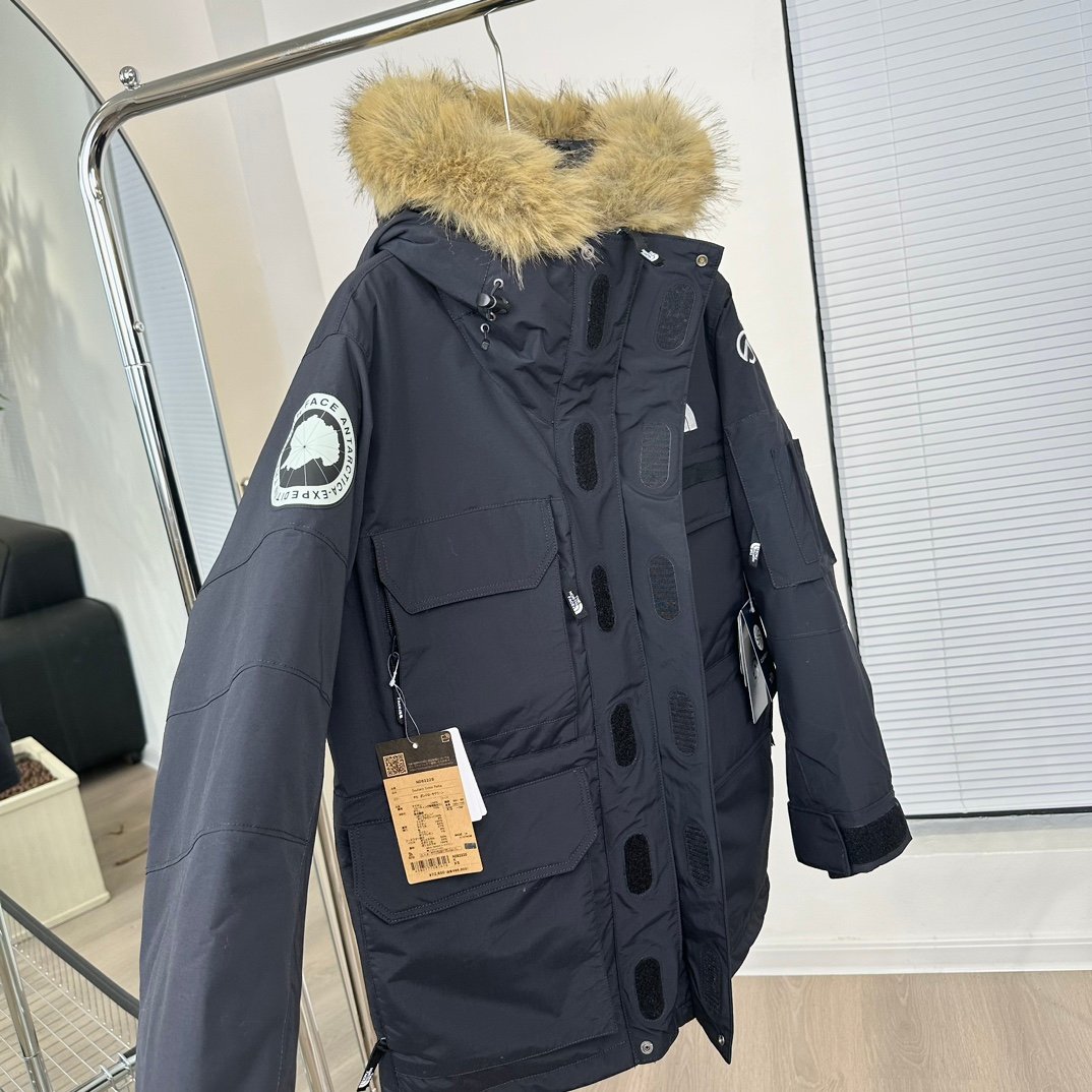 The North Face Parka Expedition noire à capuche fourrée