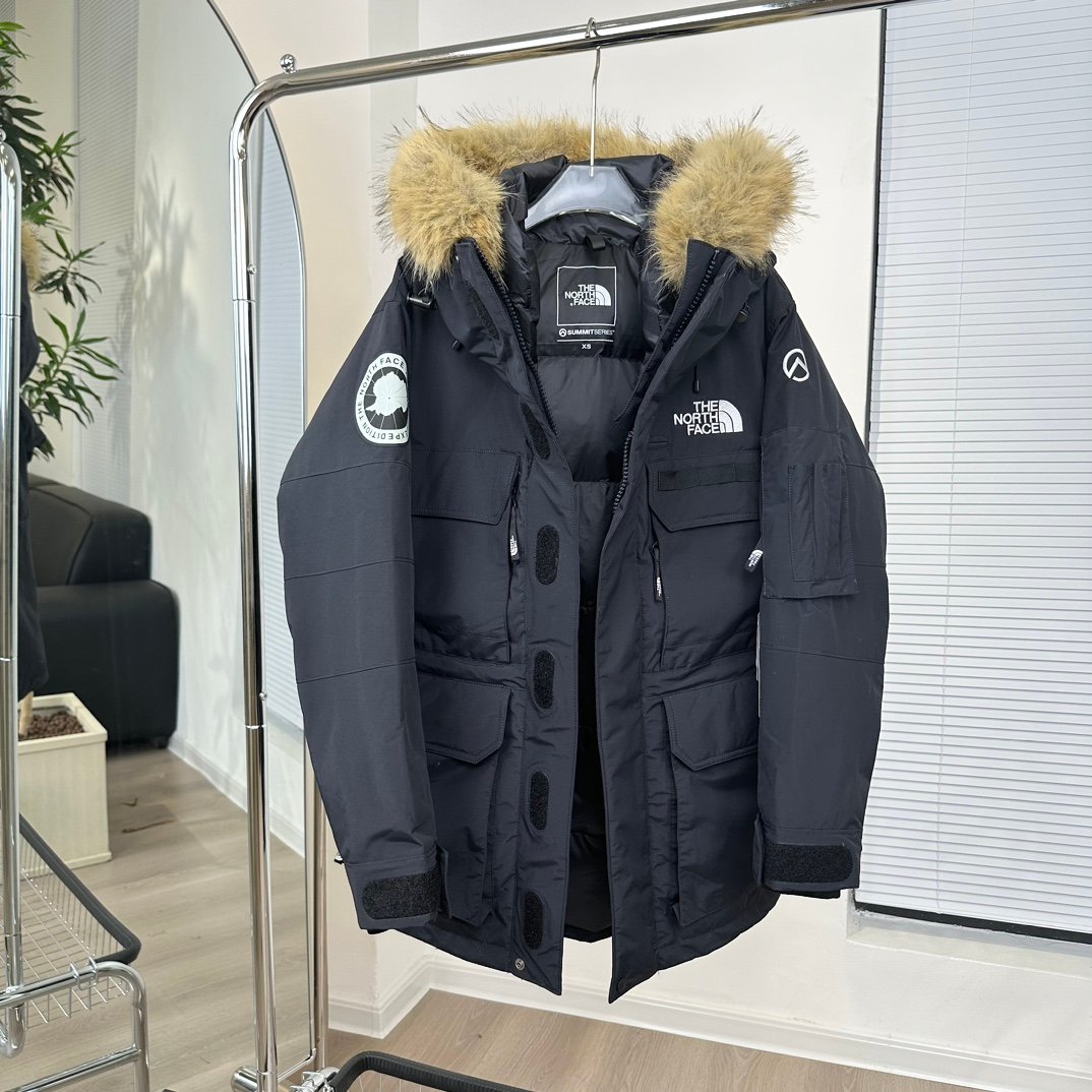 The North Face Parka Expedition noire à capuche fourrée