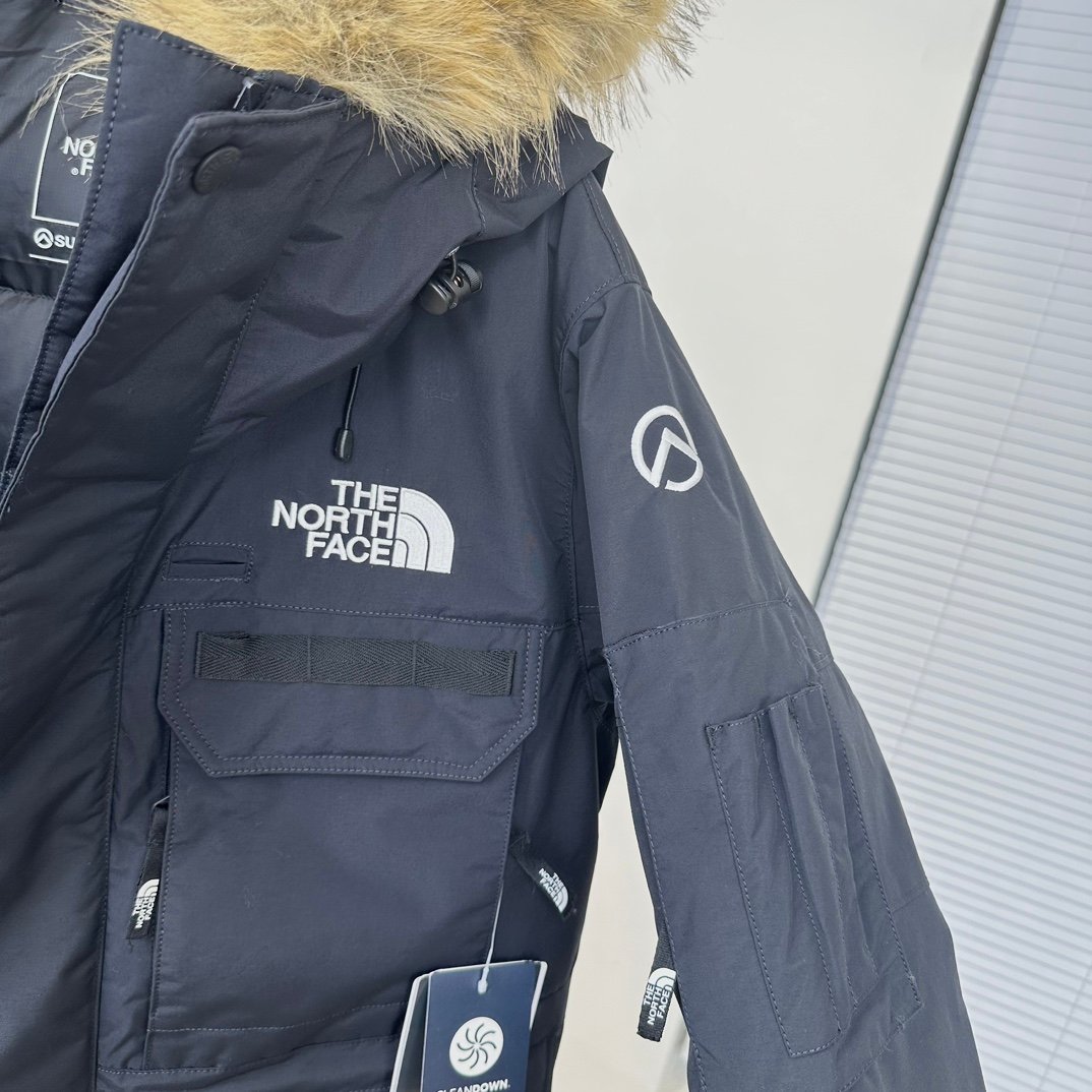 The North Face Parka Expedition noire à capuche fourrée