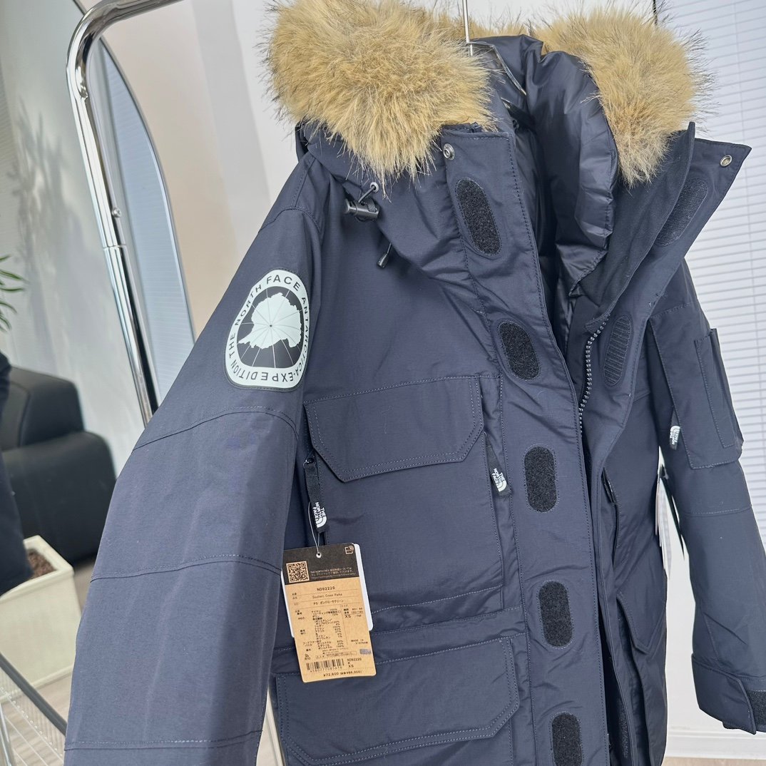 The North Face Parka Expedition noire à capuche fourrée