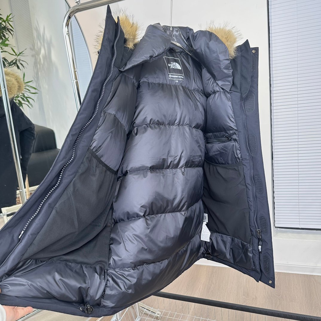 The North Face Parka Expedition noire à capuche fourrée