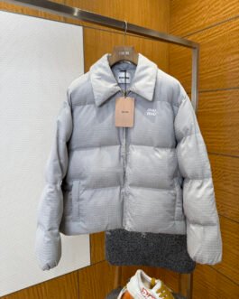 Miu Miu Doudoune argentée légère à col chemise